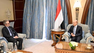 رئيس مجلس القيادة الرئاسي اثناء لقائه سفير الإتحاد الأوروبي لدى اليمن