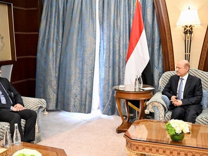 الرئاسي اليمني يرحب بجهود إحياء العملية السياسية ويطالب بالضغط على الحوثيين