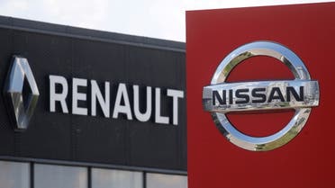 The logos of car manufacturers Nissan and Renault are pictured at a dealership Kyiv, Ukraine June 25, 2020. (File Photo: Reuters)
