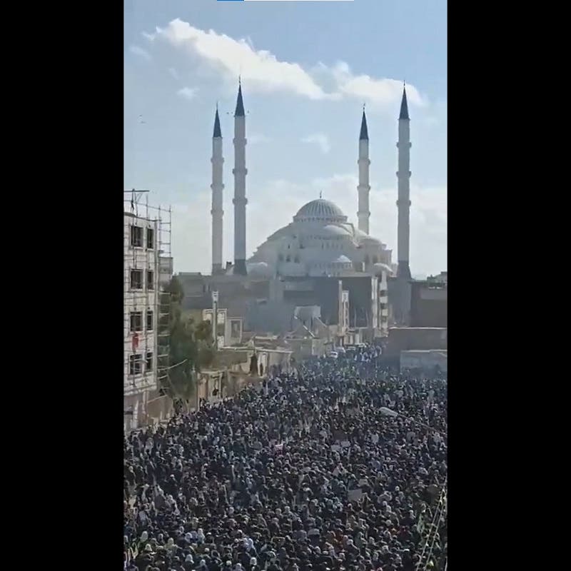 Sunni leader calls for updating Iran’s constitution as protesters take to streets