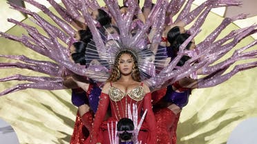 Beyonce performs with Lebanese dance troupe Mayyas at the opening of Atlantis The Royal in Dubai. (Twitter)