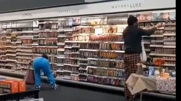امریکا کی ایک سپر مارکیٹ میں دن دیہاڑے چوری کی واردات، ویڈیو وائرل