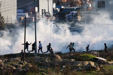 قوات إسرائيلية تطلق الغاز على فلسطينيين قرب رام الله (أ ف ب)