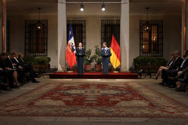 المستشار الألماني أولاف شولتس والرئيس التشيلي - رويترز