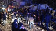 ذعر وهلع وصراخ.. شاهد لحظة وقوع الزلزال العنيف في تركيا