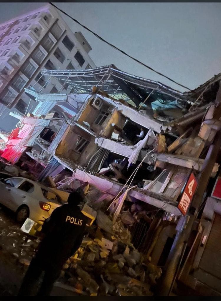 مشاهد من زلزال تركيا