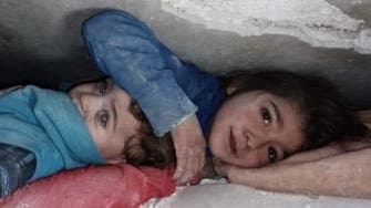 ویڈیو: ملبے تلے دبی شامی لڑکی اپنی چھوٹی بہن کی ڈھال بن گئی