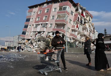 من آثار الزلزال في تركيا - رويترز