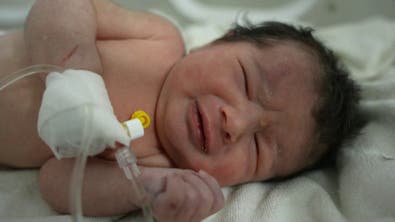 استقرار الحالة الصحية للطفلة المولودة تحت الأنقاض
