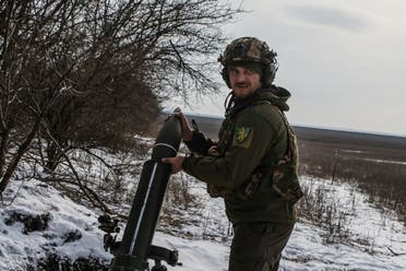 الجيش الأوكراني يستخدم قنائب المدفعية خلال المعارك الدائرة في دونيستكس