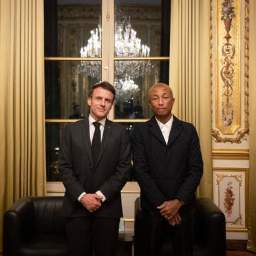 فاريل ويليامز مع الرئيس الفرنسي إيمانويال ماكرون