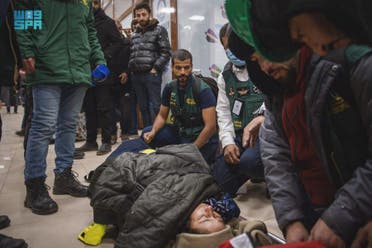 KSRelief teams help victims of the earthquake in Turkey. (SPA)