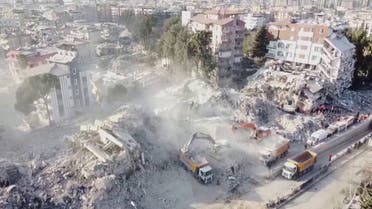 صور متناثرة بين أنقاض زلزال تركيا تكشف حجم التلاعب المتعلق بسلامة المباني
