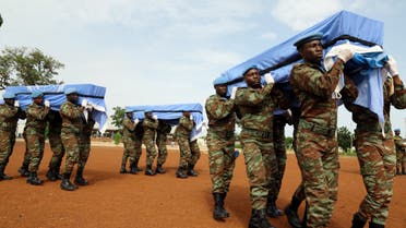 UN peacekeepers carry the coffins of the three United Nations soldiers from Bangladesh, who were killed by an explosive device in northern Mali on Sunday, during a ceremony at the MINUSMA base in Bamako, Mali September 27, 2017. (File photo: Reuters)