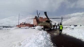 مراکش میں غیر معمولی برفباری ، حاملہ خاتون کو ہیلی کاپٹر  میں ہسپتال  لے جانا پڑا