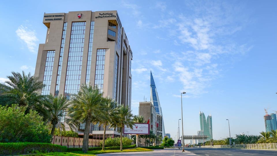 البحرين تحدد سعر النفط عند 60 دولاراً للبرميل في ميزانية عامي 2023-2024
