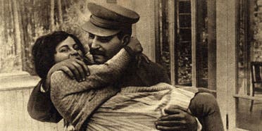 ستالين رفقة ابنته سفيتلينا