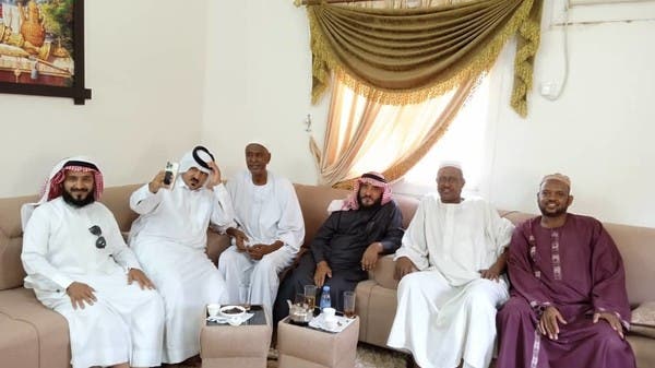A meeting after a quarter of a century.. This is how Saudi students celebrated their Sudanese teacher