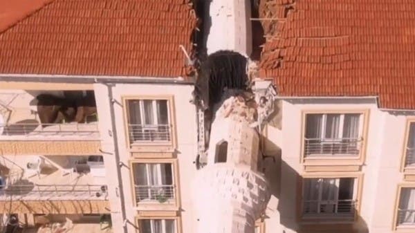 A shocking scene from Turkey.. The minaret collapsed, splitting the house into two halves!