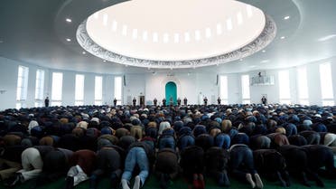Worshippers attend Friday prayers in the Baitul Futuh Mosque, in south west London, Britain March 24, 2017. (Reuters)