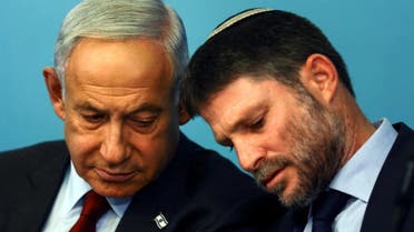 رئيس الوزراء الإسرائيلي بنيامين نتانياهو (يسار) ووزير المالية بتسلئيل سموتريتش 