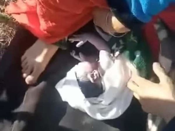 فيديو يهز المغرب.. امرأة تلد في حديقة مستشفى