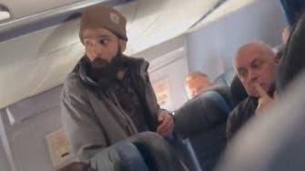 Video: Man threatens to kill passengers on US flight, attacks crew with broken spoon