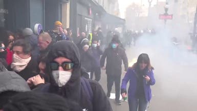مواجهات بين الشرطة الفرنسية ومتظاهرين في باريس على قانون التقاعد
