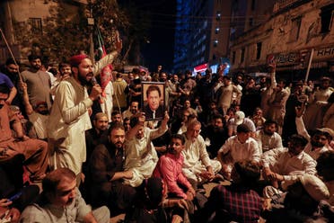 أنصار عمران خان يتظاهرون في كاراتشي