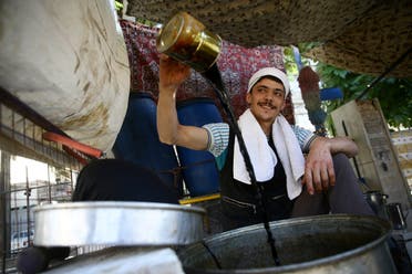 A man prepares a traditional drink to be sold during Ramadan in the opposition-held besieged eastern Damascus suburb of Ghouta, Syria May 28, 2017. (Reuters)