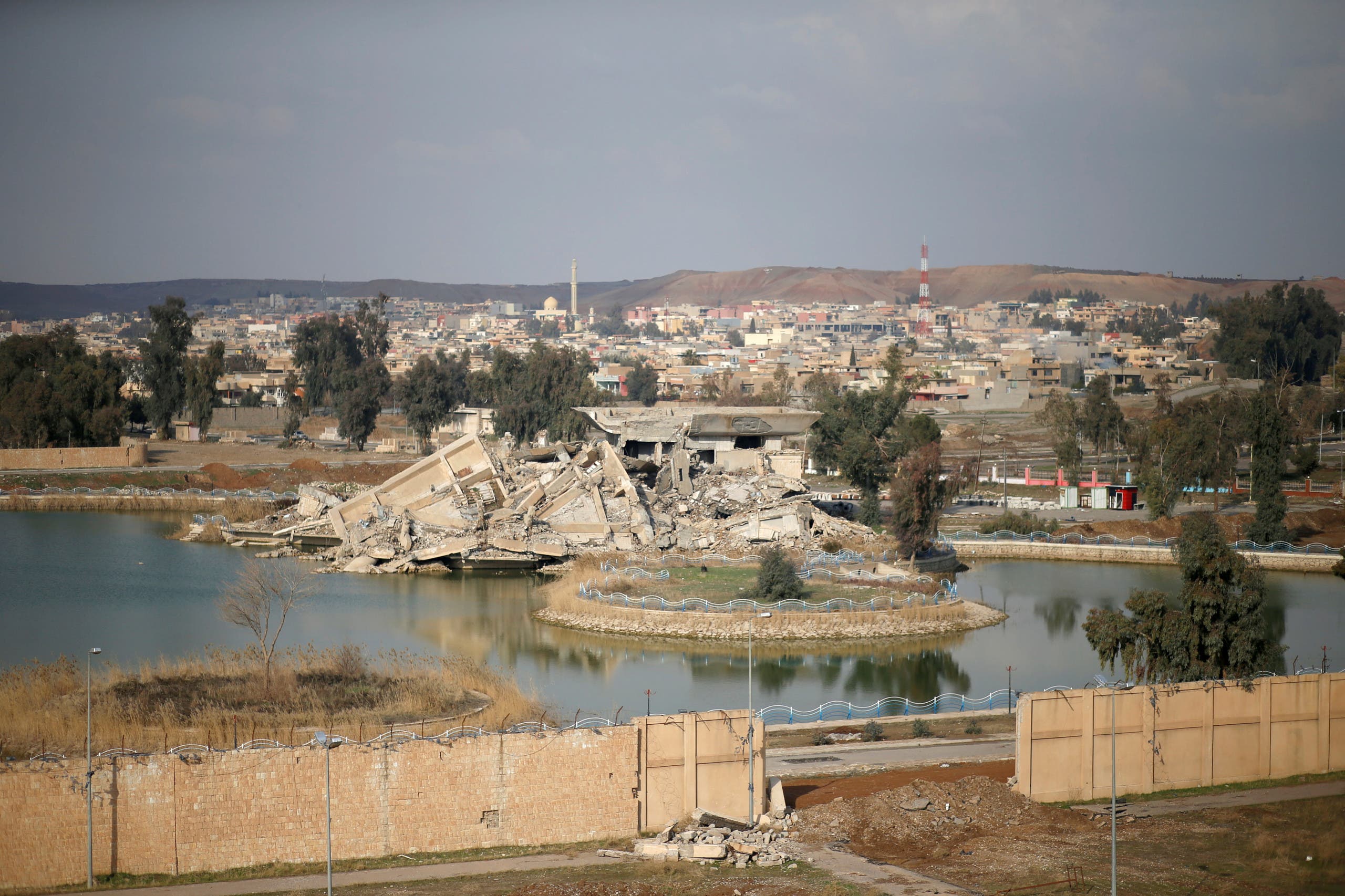 أحد قصور صدام في الموصل (رويترز)