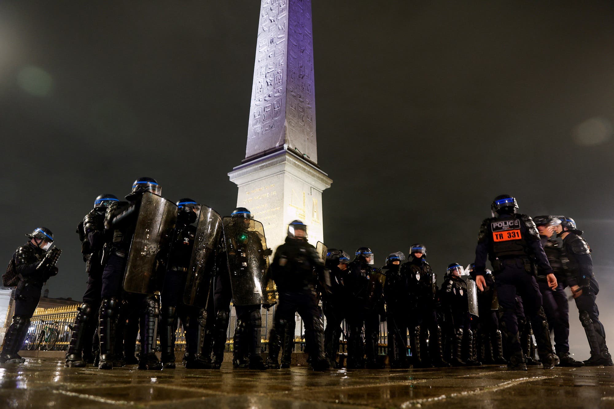 الشرطة الفرنسية في باريس الجمعة (رويترز)