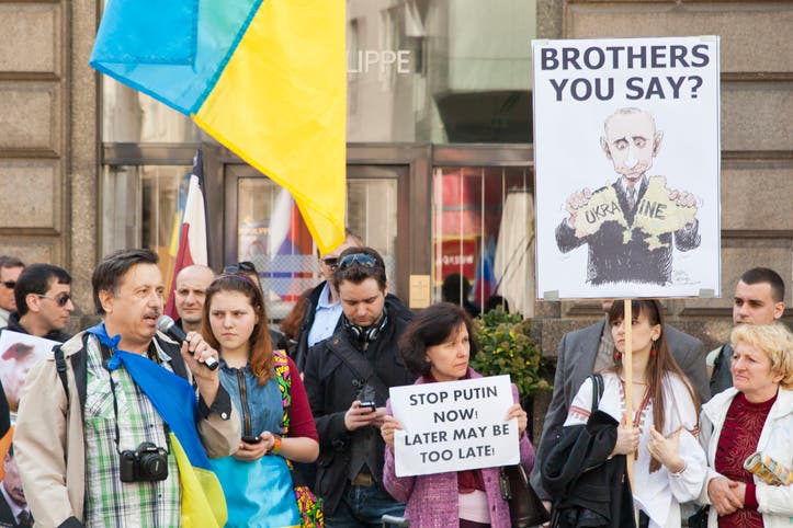 iStock-تظاهرات ضد  الحرب في أوكرانيا 