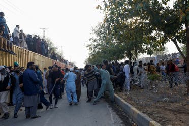 اشتباكات بين أنصار خان والأمن في إسلام أباد يوم السبت