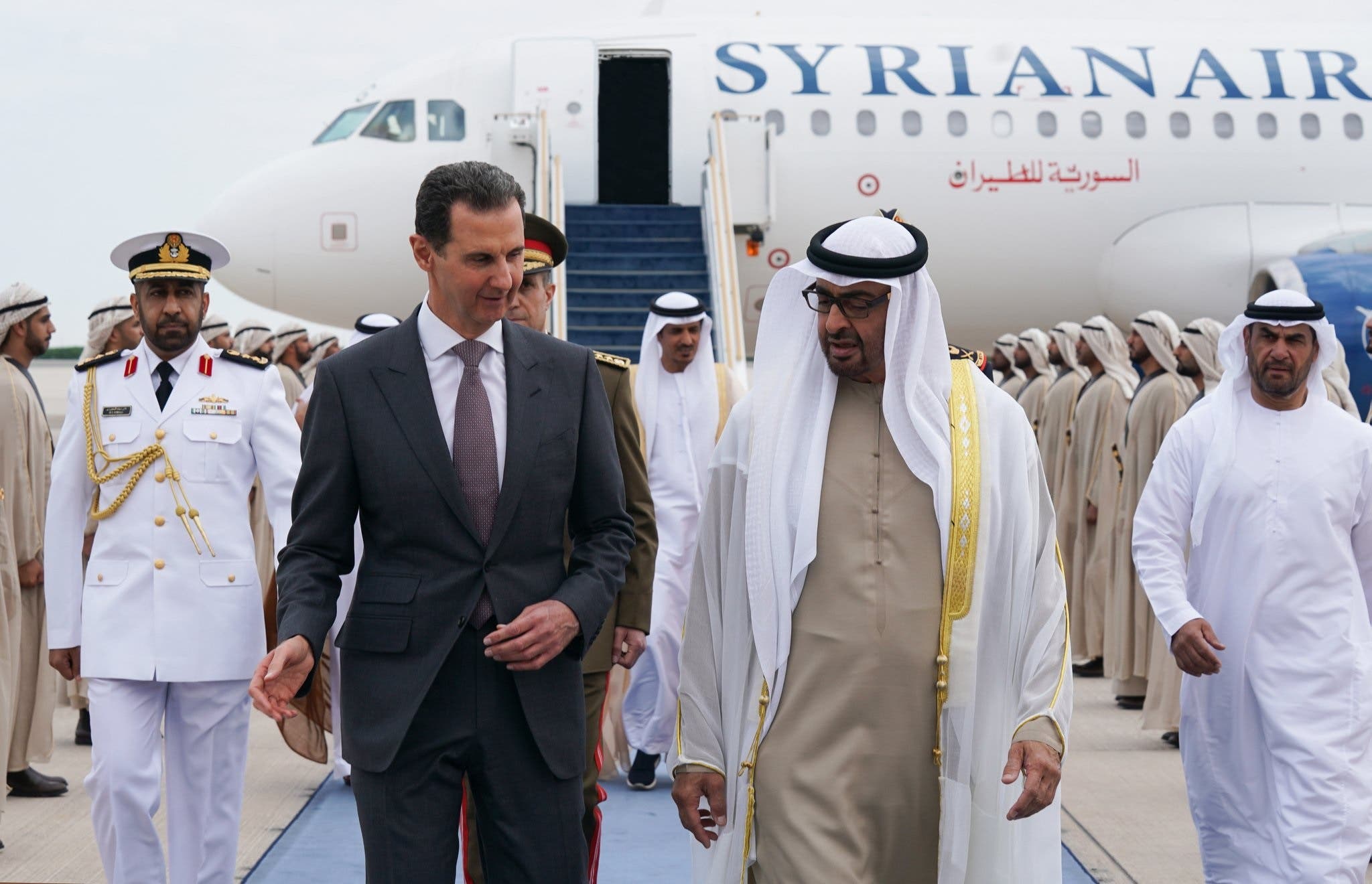 محمد بن زايد يستقبل بشار الأسد (نقلاً عن الرئاسة السورية)
