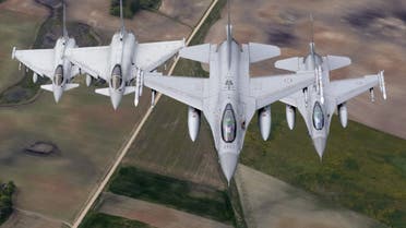 Norwegian Air Force's F-16 fighters (R) and Italian Air Force's Eurofighter Typhoon fighters patrol over the Baltics during a NATO air policing mission from Zokniai air base near Siauliai, Lithuania, May 20, 2015. (File photo: Reuters)