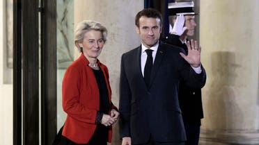 French President Emmanuel Macron (R) welcomes President of the European Commission Ursula von der Leyen for a working dinner at the presidential Elysee Palace, in Paris, on December 12, 2022. (AFP)