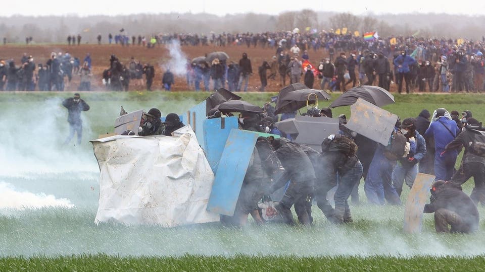 New violent clashes in France in water protest: AFP