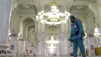 مسجد حرام کے سبز رنگ قالینوں کی صفائی کیسے کی جاتی ہے؟