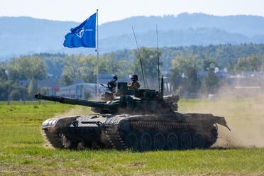 دبابة تابعة لقوات حلف الناتو (شترستوك)