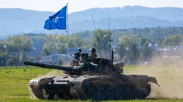دبابة تابعة لقوات حلف الناتو (شترستوك)
