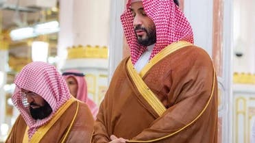ریاض الجنۃ میں ولی عہد  شہزادہ محمد بن سلمان اور شیخ عبد الرحمن السدیس نماز ادا کر رہے