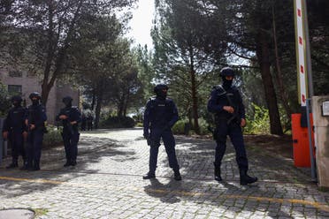 الشرطة أمام المركز الإسماعيلي في لشبونة