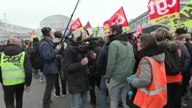 صور مباشرة لانطلاق احتجاجات جديدة في باريس ضد إصلاح نظام التقاعد