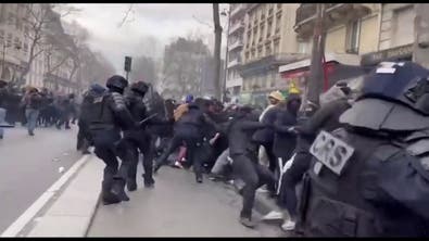  تظاهرات حاشدة في باريس تدين انتهاكات الشرطة بحق الرافضين لقانون التقاعد