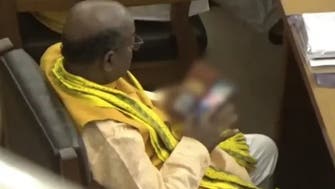 شرمناک ویڈیو: بھارتی پارلیمنٹ کے اجلاس میں رکن فحش فلم دیکھتے پکڑا گیا