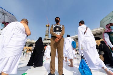 Saudi police officer stands guard as pilgrims arrive to perform their final Tawaf in the Grand Mosque, in the holy city of Mecca, Saudi Arabia. (AFP)