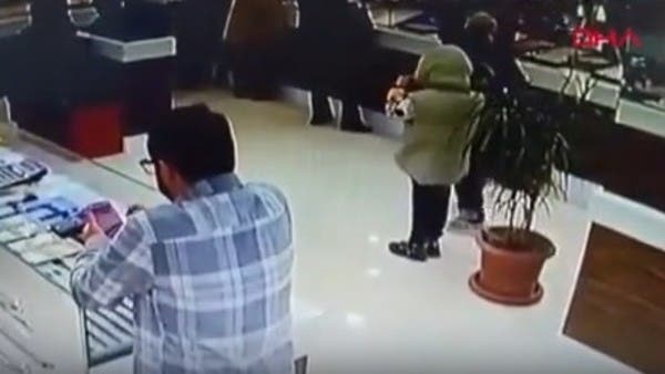 Two children become heroes during the robbery of 4 million Turkish liras.