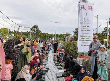 أطول مائدة إفطار في إندونيسيا
