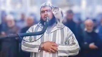 بھورے بالوں والی لڑکی کے ساتھ رقص کرنے والے بلی فیم الجزائری امام ہیں؟